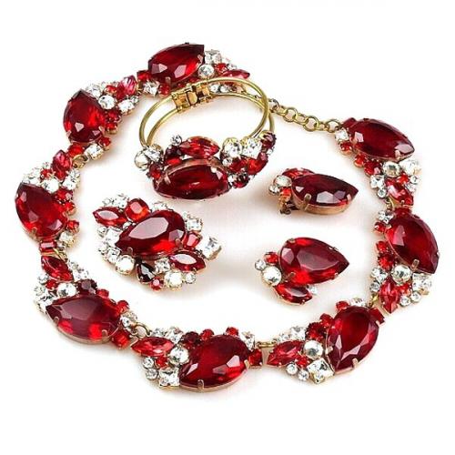  "Fountain Grand Parure Red"